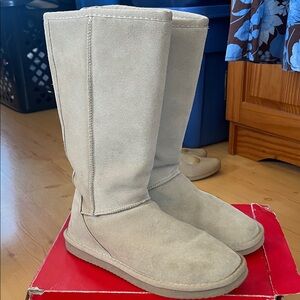 Stylish Knee Boots in Light Tan